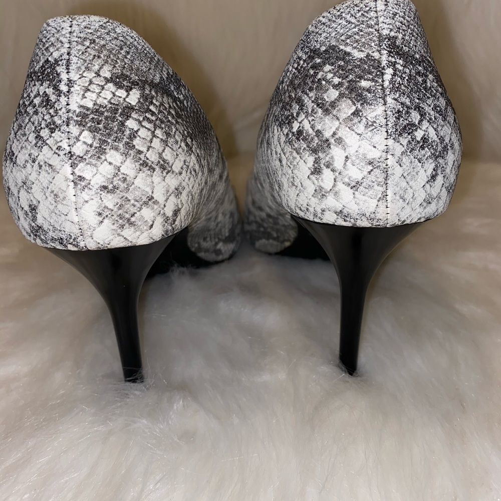 Snake print heels - Picture 3 of 8